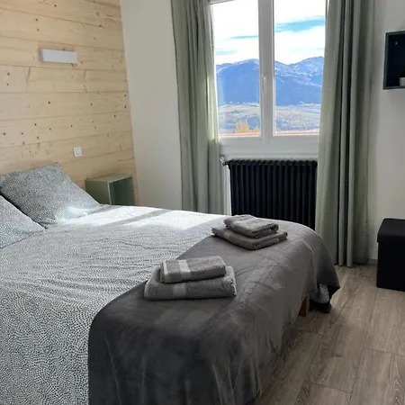 Avec Balcon Apartment